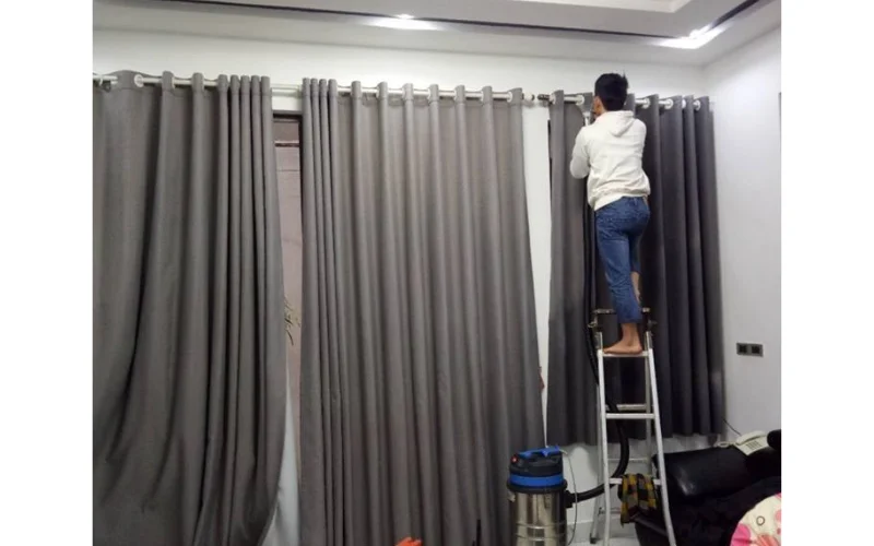 ủi rèm sau khi giặt